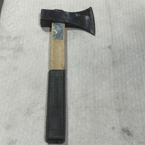 木柄黑色斧头刨锛