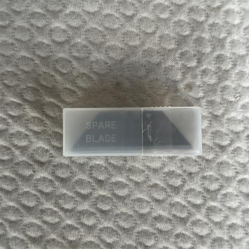白色塑料盒替用刀片