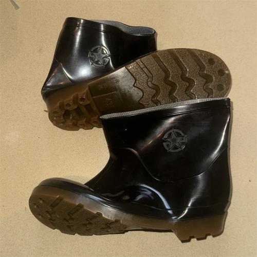 华鹿短筒黑色水鞋