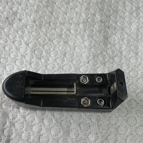 海智美多功能电池充电器