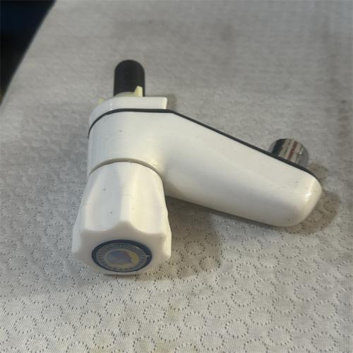 圆头塑料脸盆水嘴