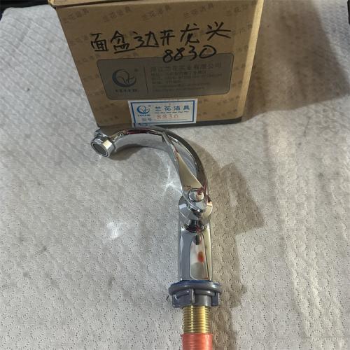 兰花面盆边开水龙头