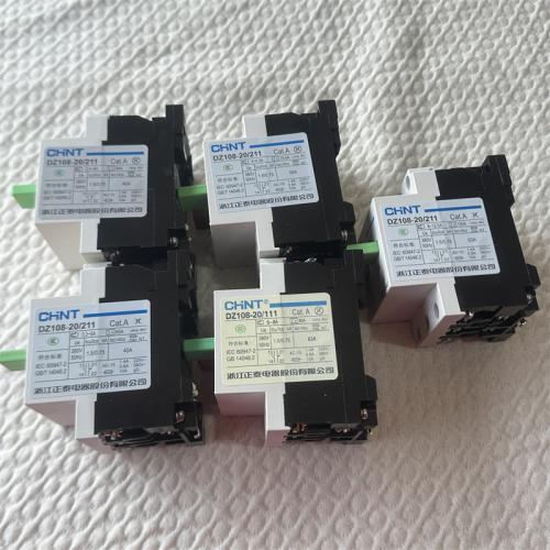 D型塑料外壳式断路器DZ108-20/211 2.5A-4A 3.2A-5A 4A-6.3A 5A-8A 8A-12.5A